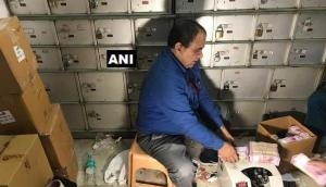 Delhi Income-Tax Department bust 'Hawala' racket; raids private vaults, seize Rs 25 crore cash from over 100 lockers