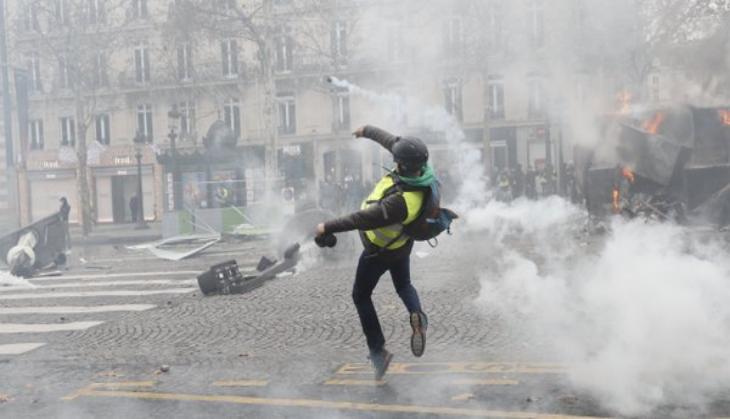  National Rally leader Marine Le Pen proposes to dissolve French National Assembly