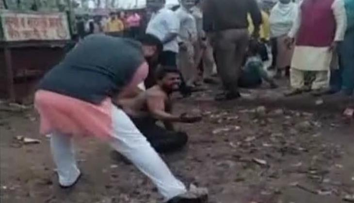 Caught on Camera: AAP lawmaker's aide mercilessly thrashes a man on Delhi's busy road; policemen watch