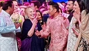 Hillary Clinton grooves to Bollywood numbers with SRK in Isha Ambani's wedding