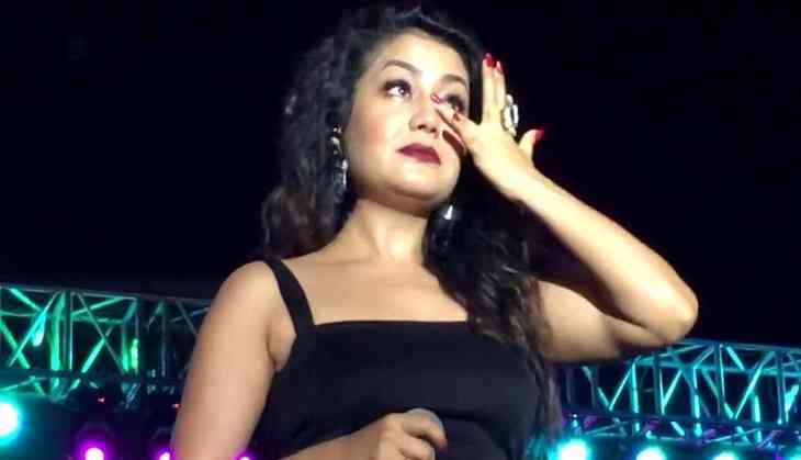 Neha Kakkar After Breakup With Himansh Kohli Breaks Down On Indian Idol 10 Sets See Video 