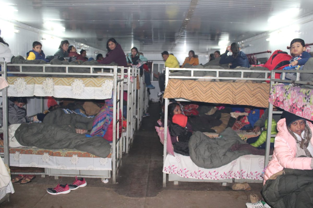 Heavy snowfall in Sikkim as Army rescues 3,000 tourists stuck near India-China border