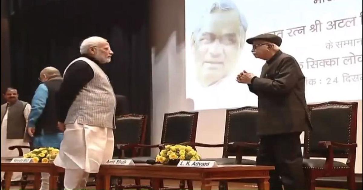 Was PM Narendra Modi disrespectful to veteran BJP leader LK Advani in this viral photo? Check the truth here