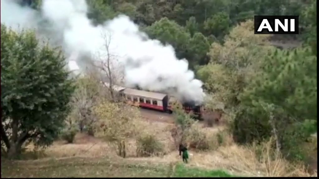 Himachal Pradesh: Fire catches in Himalayan Queen express in Solan, 200 passengers on board are safe