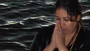 Kumbh 2019: Minister Smriti Irani takes holy dip in Ganga, shares pic on Twitter as Kumbh Mela begins in Prayagraj