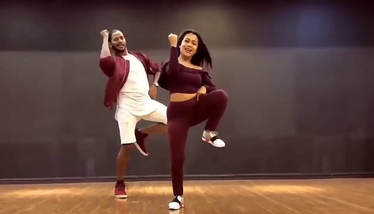 Neha Kakkar sets the stage on fire with her sensual dance on 'tu cheez badi hai mast;' video goes viral like wildfire