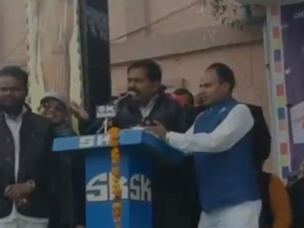Watch: BSP leader makes controversial statement; says, BJP waalon ko dauda dauda kar maarenge,’ video goes viral