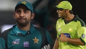 The war of words between Shoaib Akhtar and Sarfaraz Ahmed over the latter's 'Abey Kaale' remark will blow your mind!