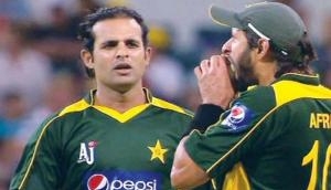 Before Steve Smith and David Warner, Shahid Afridi was banned for ball tampering and he did it in a unique way; see video