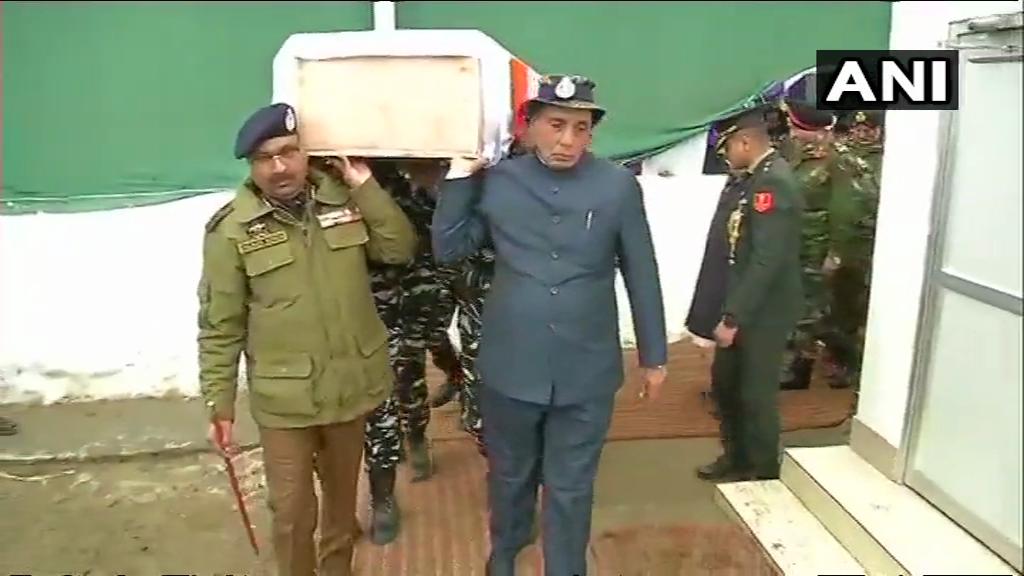 Pulwama Attack: Rajnath Singh lends shoulder to mortal remains of a CRPF soldier in wreath laying ceremony