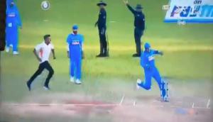 Watch: MS Dhoni running away from a fan who invaded pitch is the best thing on internet!