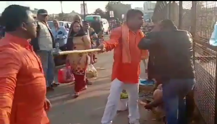 UP: Two Kashmiri street vendors thrashed by rightwing men on busy Lucknow street; accused film incident