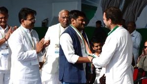Hardik Patel joins Congress in presence of Rahul & Priyanka Gandhi