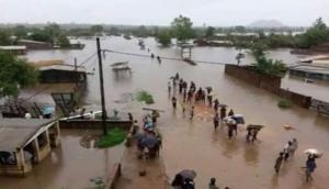Cyclone Idai: Death toll exceeds 300 in Mozambique as UN boosts aid