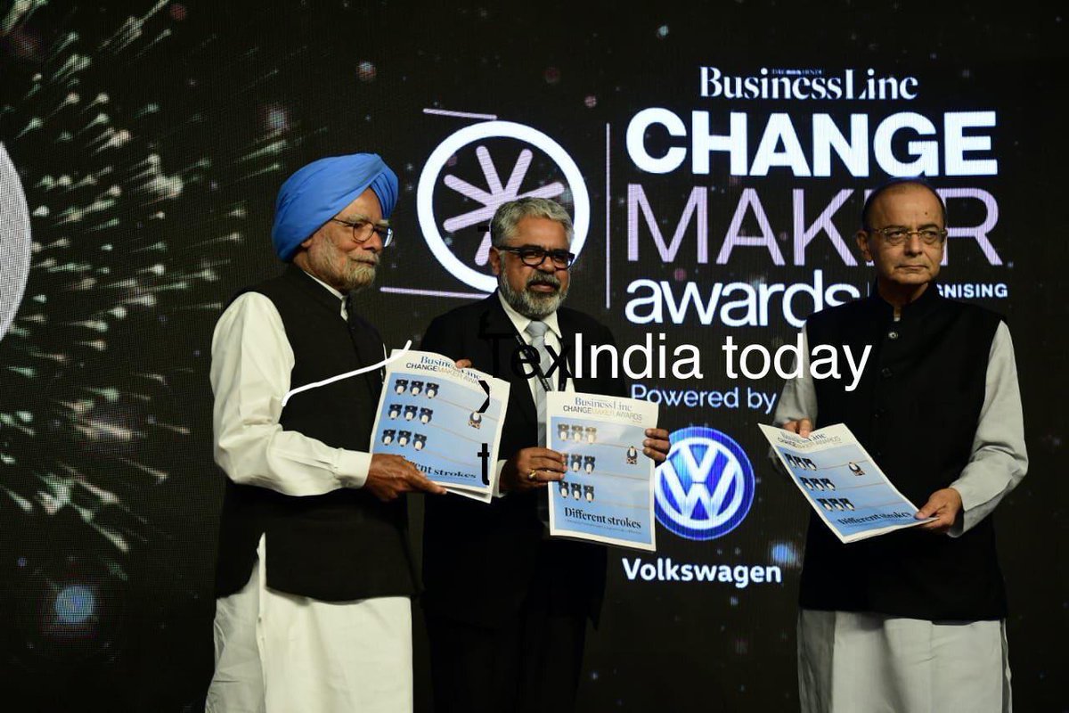Ex PM Manmohan Singh presents award to Arun Jaitley for enacting GST, BJP takes a jibe at Rahul Gandhi