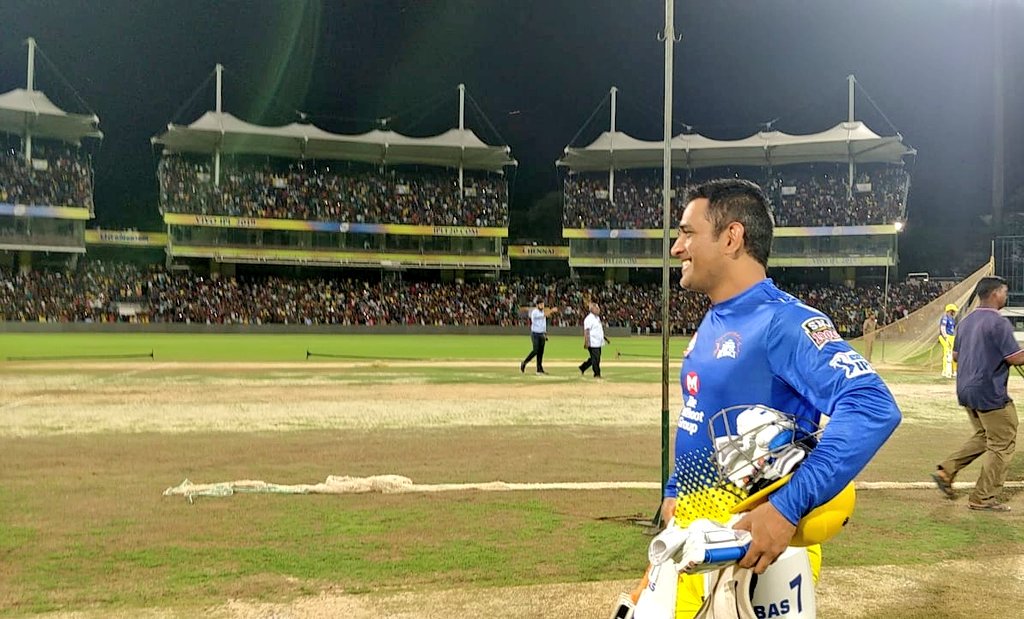 MS Dhoni receives rockstar reception, former cricketers left speechless: Watch Video 