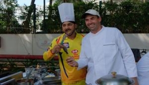 Harbhajan Singh and coach Stephen Fleming turns chef for CSK; see pics