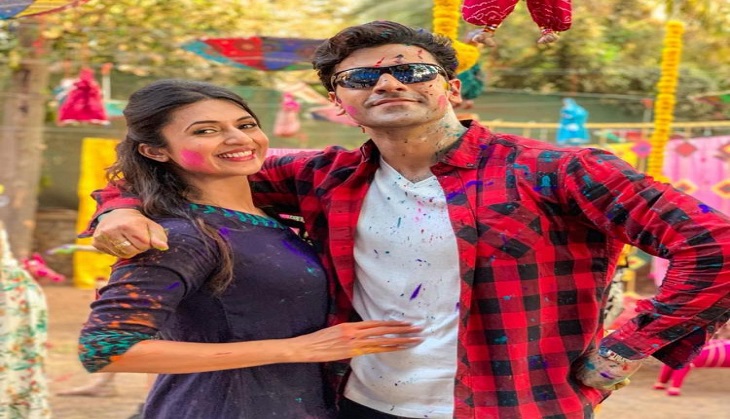Holi 2019: Hina Khan, Surbhi Chandna, Divyanka Tripathi and other TV celebs have special wishes for their fans!