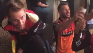 Watch: Kane Williamson and David Warner play holi with each other during Sunrisers photoshoot