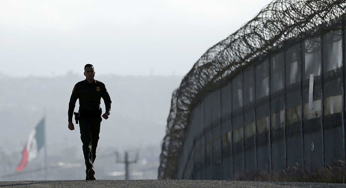 Pentagon authorizes USD 1 bn for President Trump's US-Mexico border wall