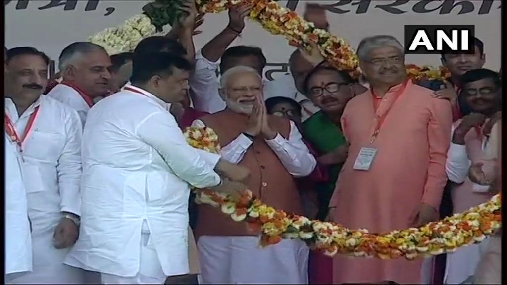 PM Modi in Meerut: 2019 polls is a fight between Dumdaar PM and Daagdaar Opposition