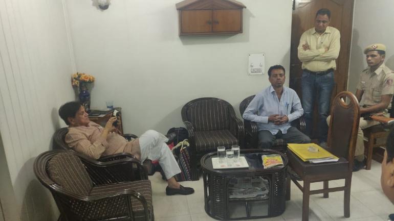 Ahmed Patel visits AICC officer, being raided by I-T officials; lands in controversy after picture emerges