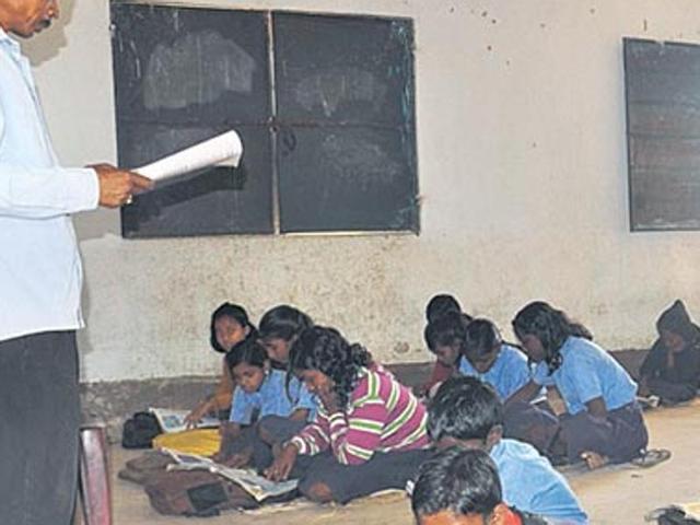 School headmaster transferred for making students recite Urdu poem in Uttar Pradesh