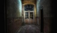 Ghost in mansion! Girl discovers spirit of old woman in a building; what happened next will give you goosebumps!