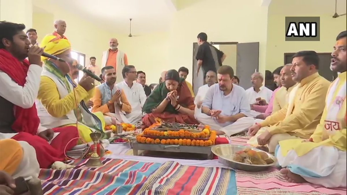 BJP's Smriti Irani performs 'puja' ahead of filing nomination from Amethi Lok Sabha seat