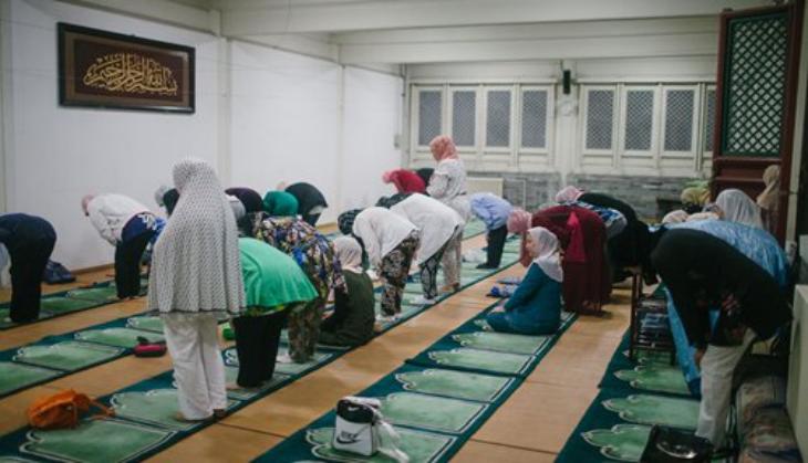SC issues notice to Centre on plea seeking entry of Muslim women into mosques to offer prayers