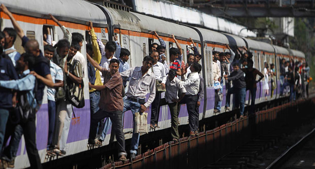 Mumbai: Shocking! 13-year-old boy climbs train roof to click ‘selfies’, holds high voltage wire; signed badly
