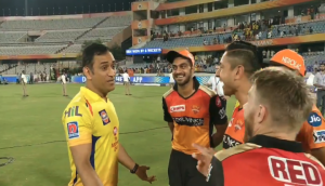 Watch: MS Dhoni gelling up with David Warner after Chennai Super Kings lost to Hyderabad