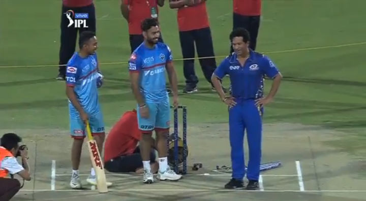 Rishabh Pant and Prithvi Shaw takes pitch lessons from 'God of Cricket' Sachin Tendulkar; see video