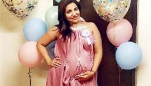 Ishqbaaaz fame Tia aka Navina Bole looks refreshing while flauting her baby bump!