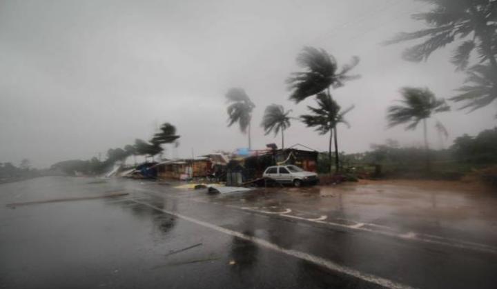 8 days without power, water after Cyclone Fani hits Odisha, people protests 