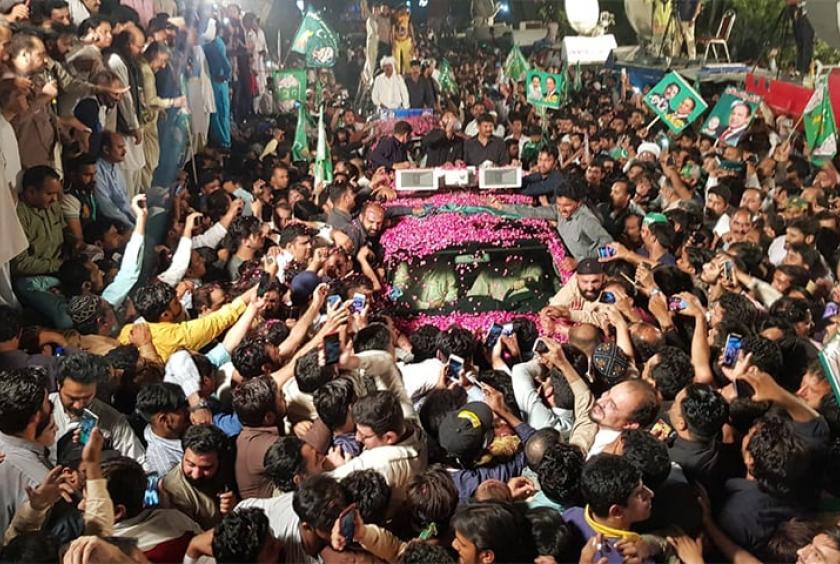 Nawaz Sharif reaches Kot Lakhpat jail after massive roadshow in Lahore