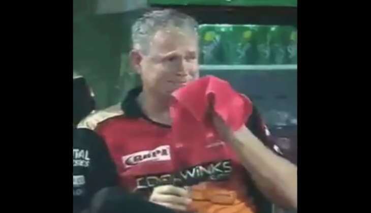 Tom Moody crying After SRh lost to Delhi
