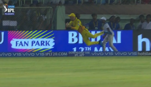 Watch: Faf du Plessis saves an unsavable boundary, MS Dhoni and team applauds