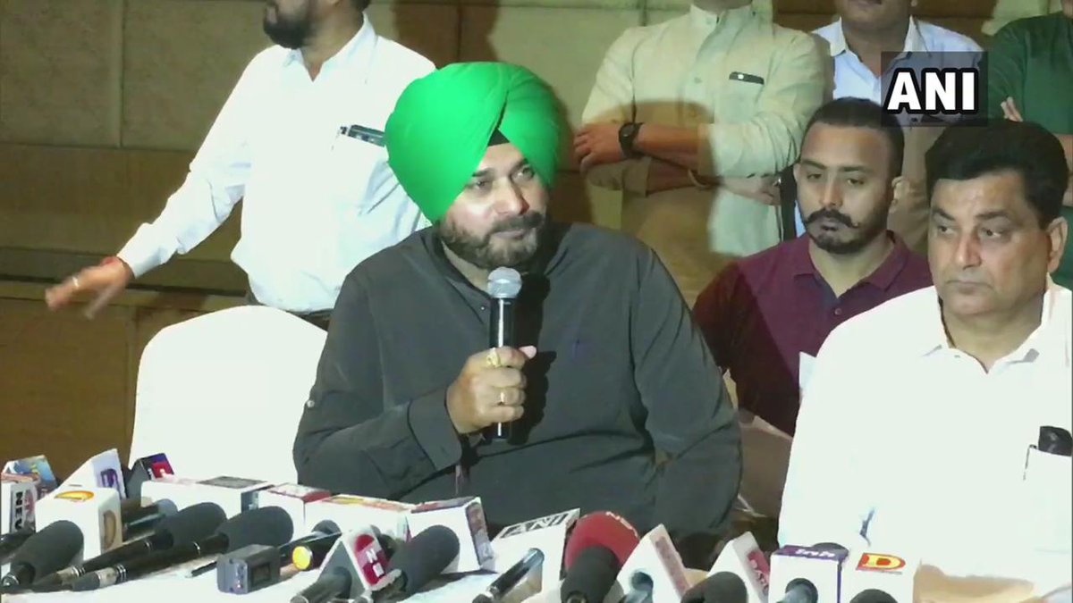 EC issues fresh notice to Navjot Singh Sidhu for his remarks against PM Modi