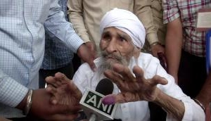 Delhi Polls: 111 year old Bachan Singh, oldest voter in Delhi casts vote