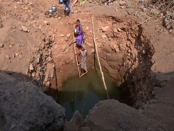 Water crisis hits Gujarat village, people forced to drink polluted water