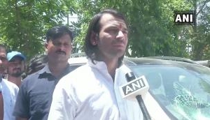 Media person roughed up by Tej Pratap's guards, Yadav calls it 'murder conspiracy'