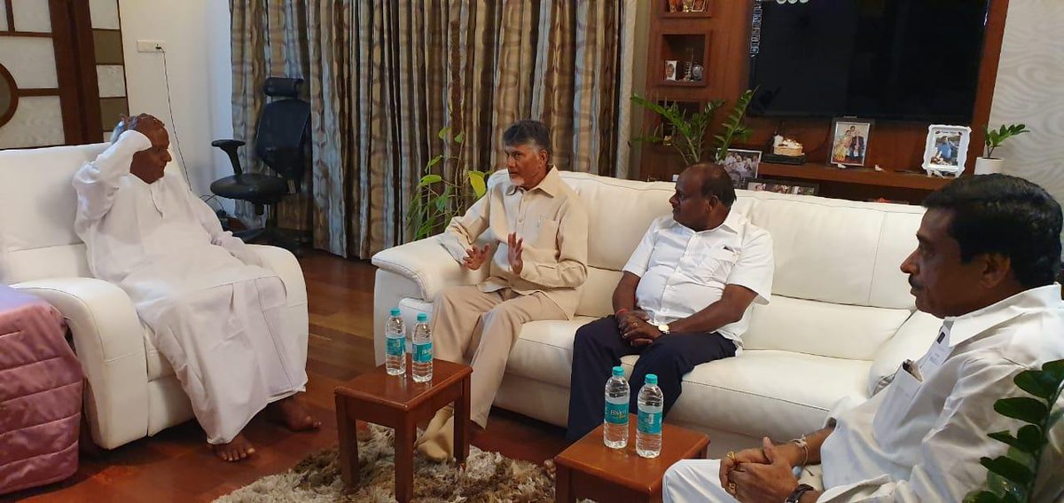 Chandrababu Naidu meets HD Kumaraswamy in Bangaluru, discusses EVM issue