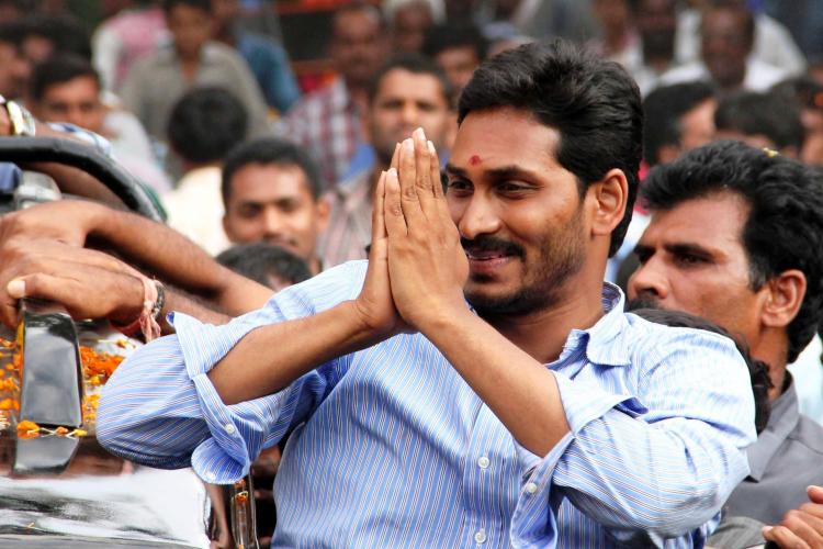 Andhra Pradesh: CM Reddy announces fight against illiteracy, felicitates teachers