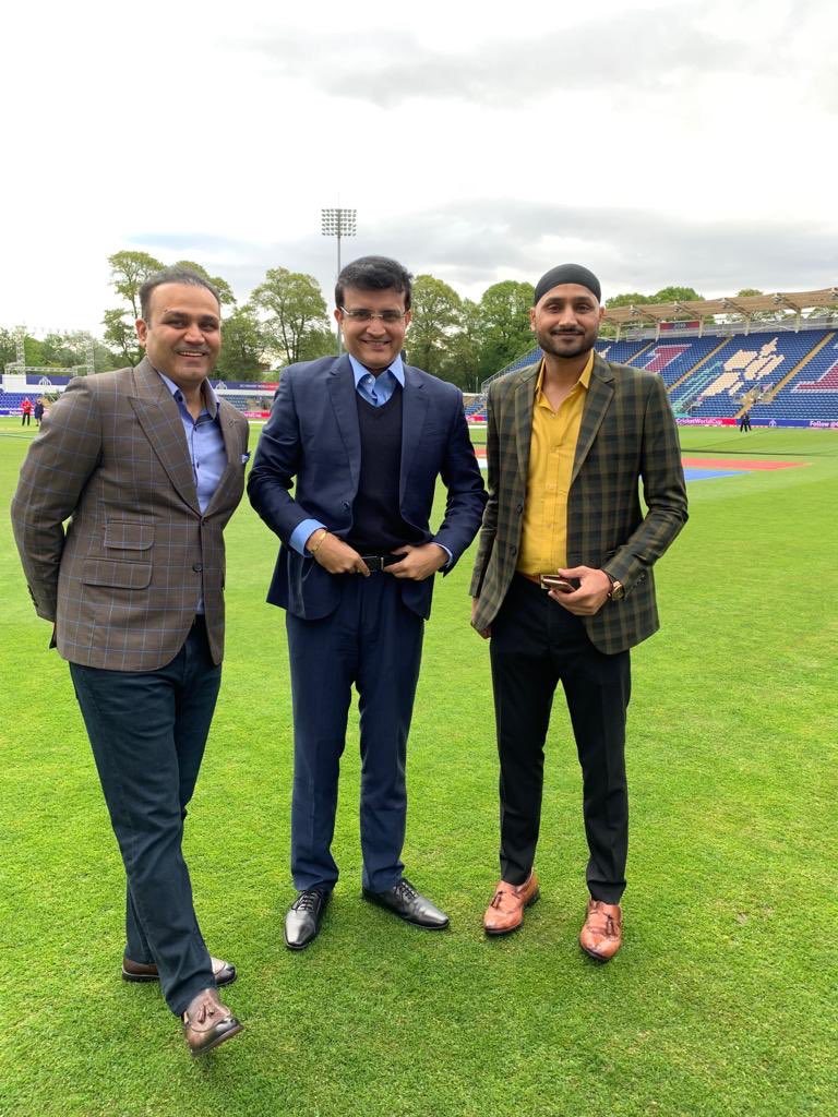 Sourav Ganguly, Harbajan Singh, Sehwag reunite, fans exibit nostalgia