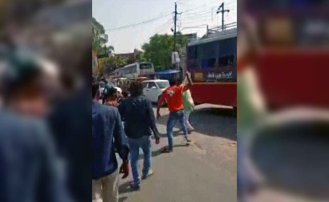 Watch: 2 Army jawans brutally thrashed on road by restaurant employees in UP’s Baghpat; video viral