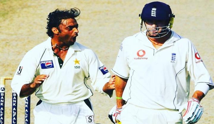 Kevin Pietersen brutally trolls Shoaib Akhtar after he shares a picture celebrating his wicket