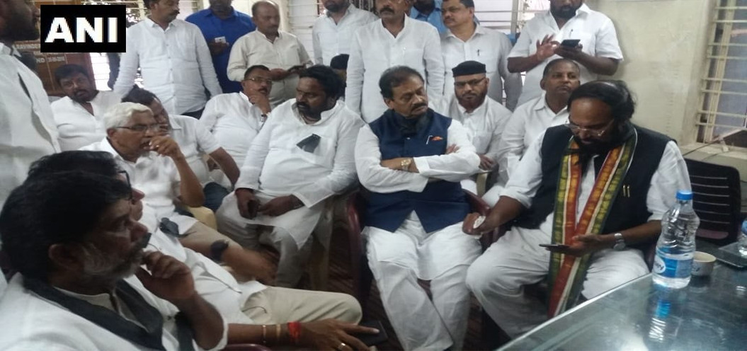 Telangana: 12 Congress MLAs meet Speaker Pocharam Srinivas Reddy to join TRS