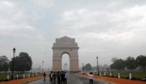 Delhi: Delhiites woke to humid morning; city to witness light rains