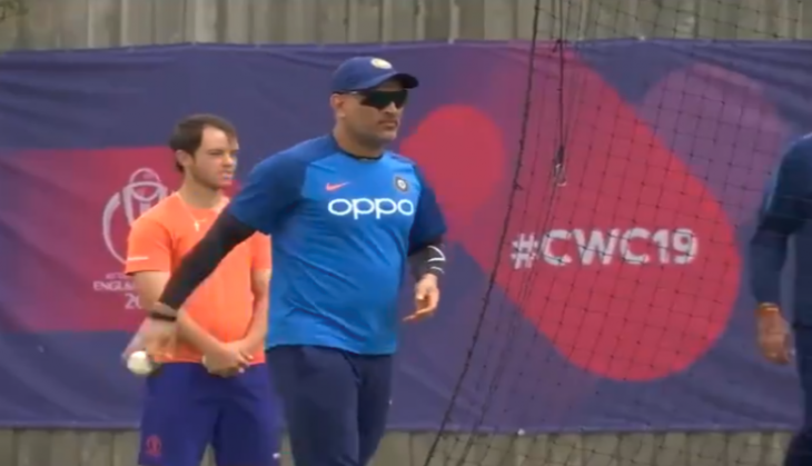 MS Dhoni bowling